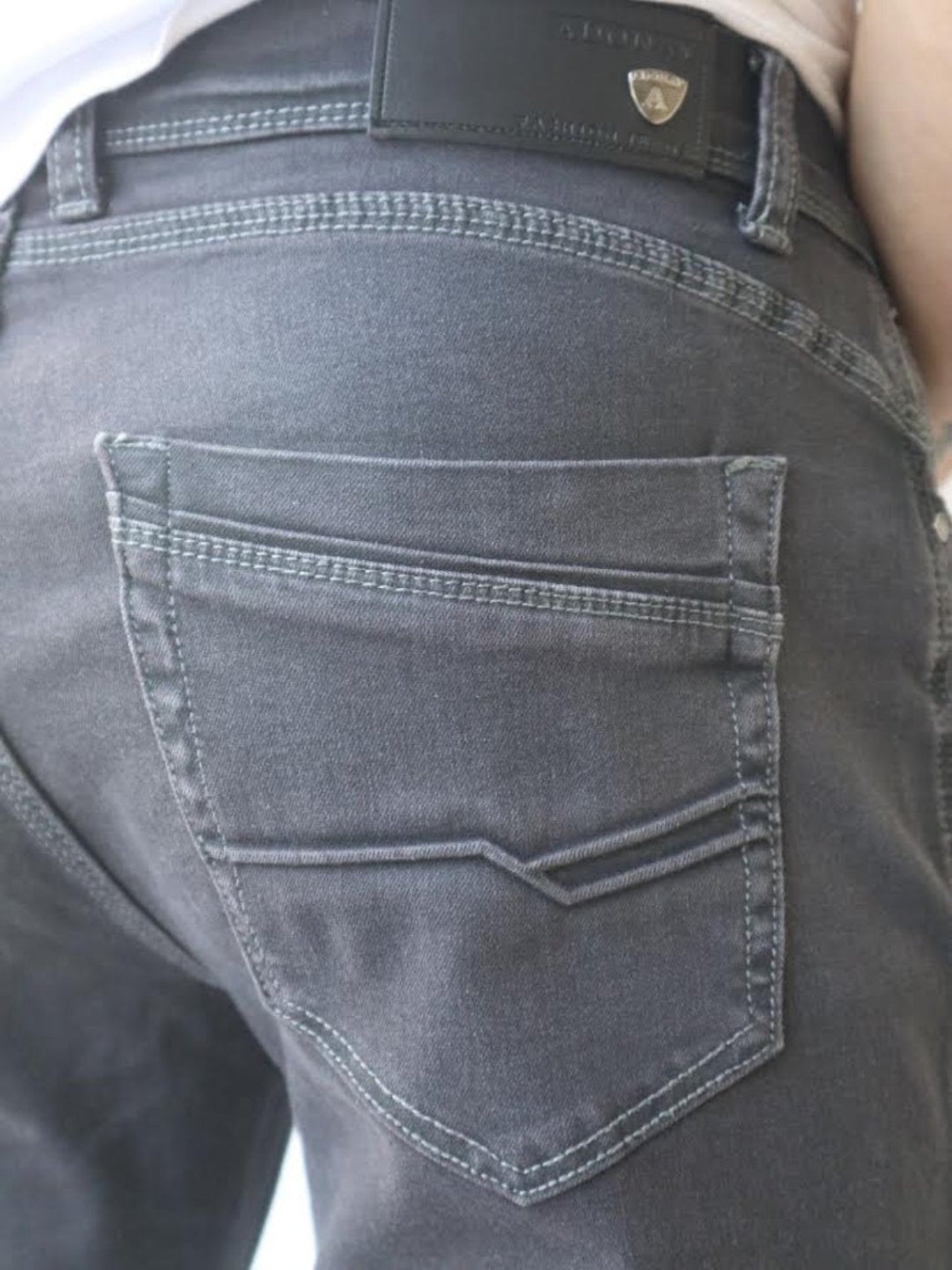 Jeans Hombre Gris semi pitillo elasticado